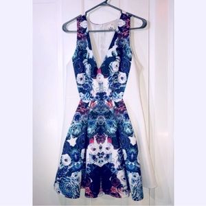 [Mia] BWOT Floral V-neck Dress